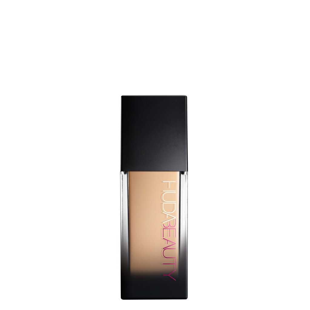 fond de teint HUDA BEAUTY FauxFilter Luminous Matte Toasted Coconut 240N, HUDA BEAUTY fond de teint haute couvrance, fond de teint mat lumineux longue tenue 24 h, HUDA BEAUTY FauxFilter waterproof anti-transfert, packaging fond de teint HUDA BEAUTY 240N, texture swatch fond de teint HUDA BEAUTY Toasted Coconut, fond de teint HUDA BEAUTY original Maroc beautyfamily.ma